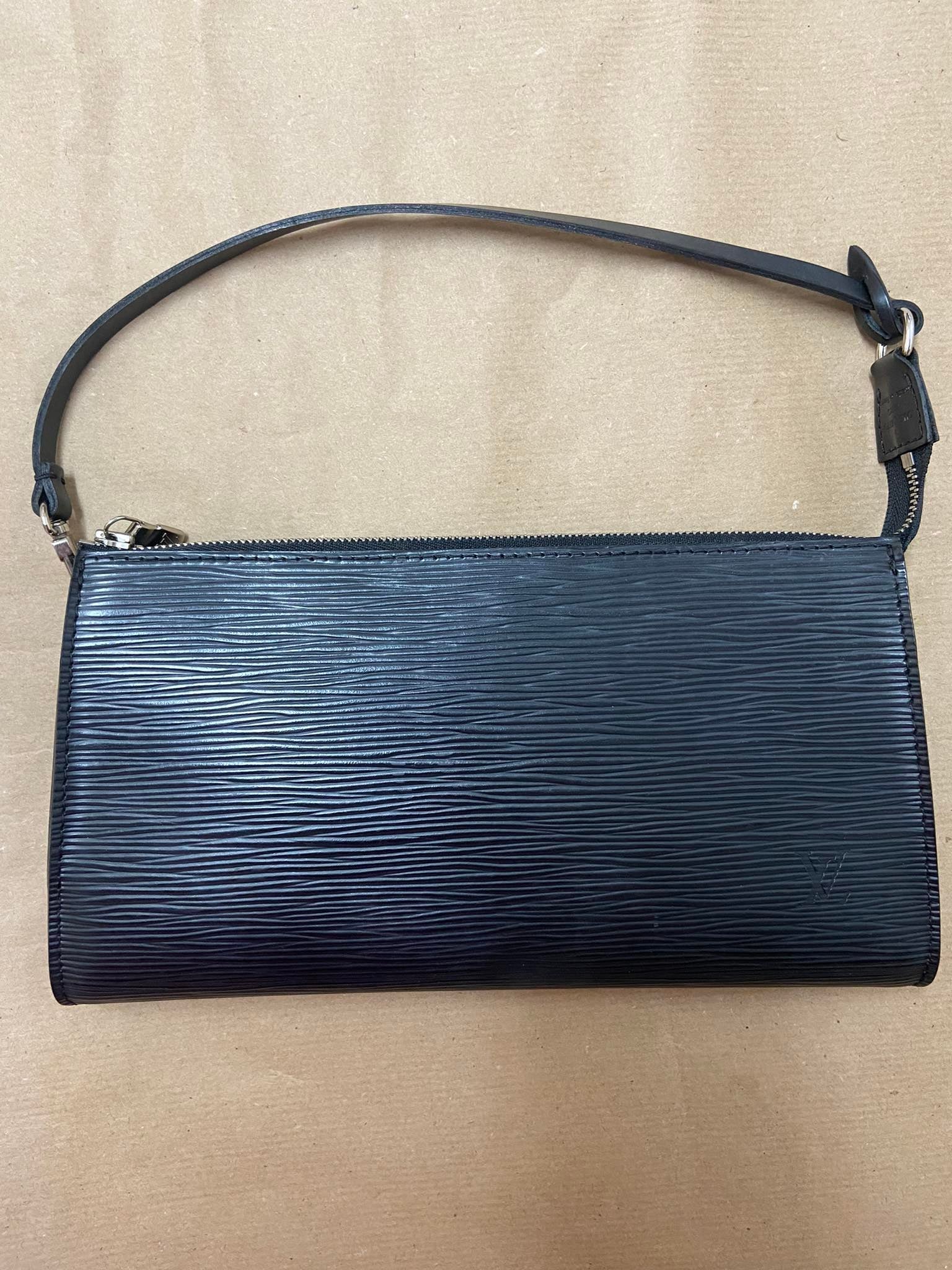 Louis Vuitton Pochette Accessoire Leather Clutch Bag (pre-owned) in Blue